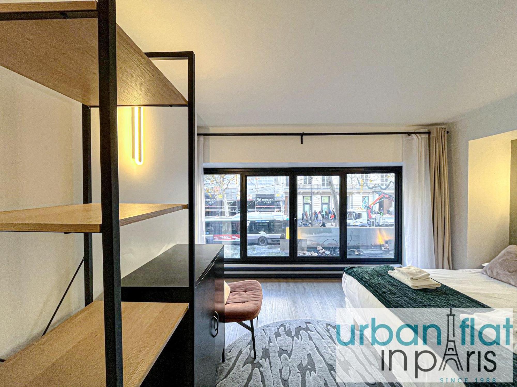 Urban Flat 194 - Spacious 3 Bedroom Montmartre Appartement Parijs