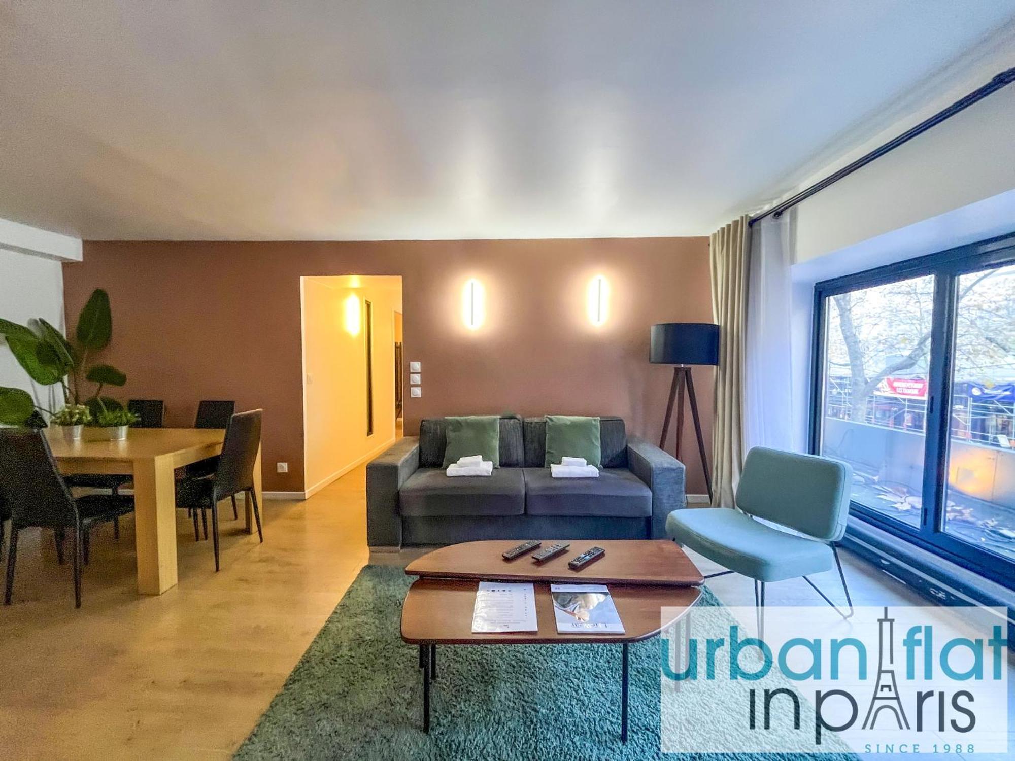 Urban Flat 194 - Spacious 3 Bedroom Montmartre Appartement Parijs