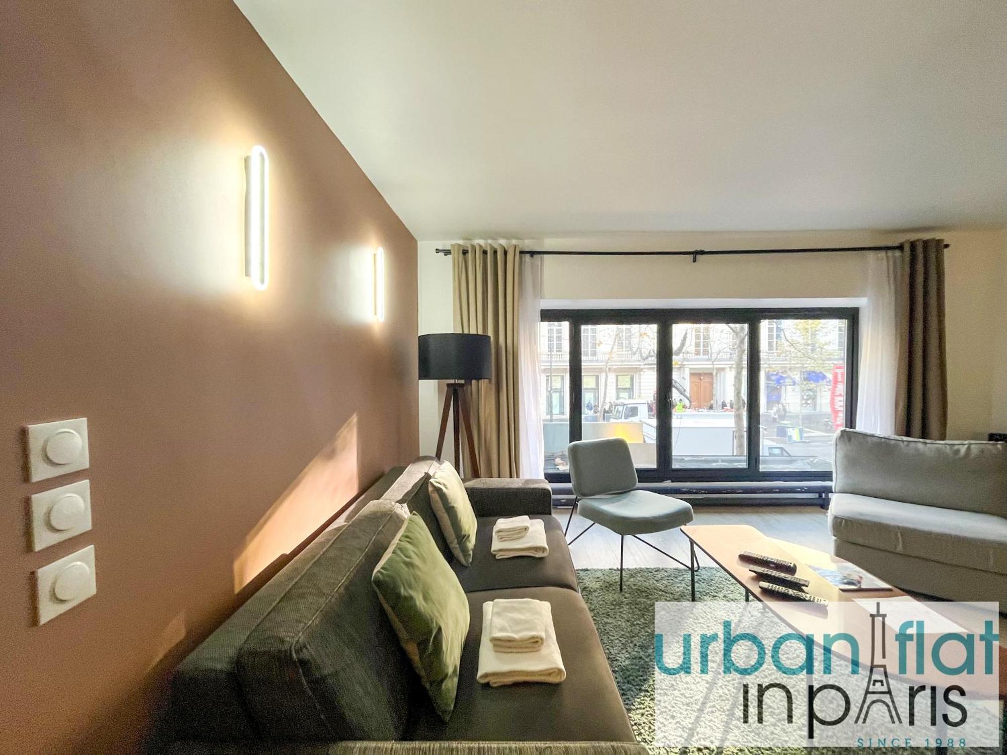 Urban Flat 194 - Spacious 3 Bedroom Montmartre Appartement *